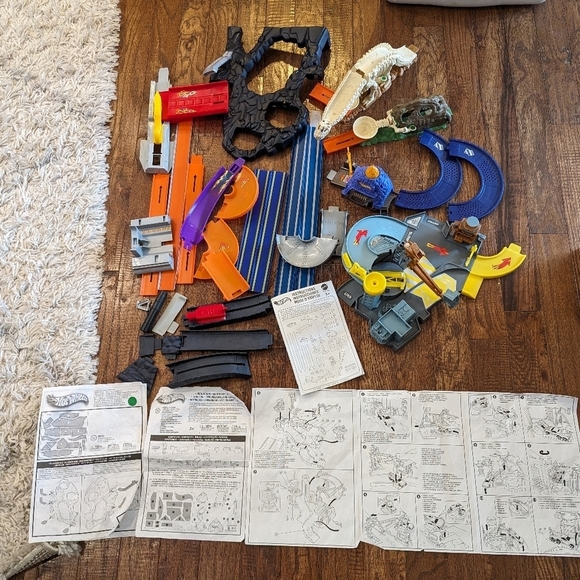 Hot wheels , multiple hot wheels tracks and accessories $700 mrsp 2 Lots - Picture 6 of 11